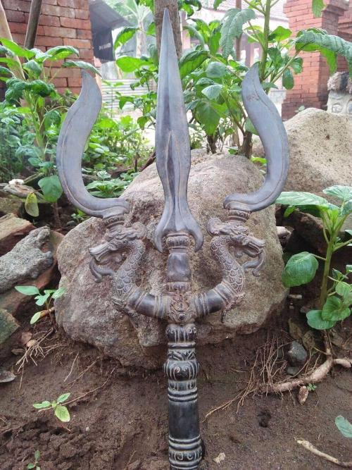 Sang Dwija Naga Naraswara – the Javanese version of Shiva’s trishula, with Nāga on the s