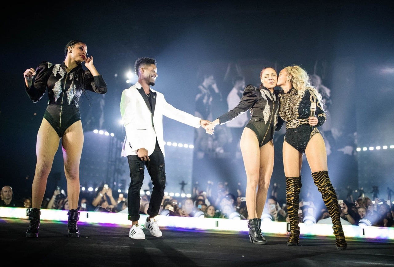 themochagoddess:  beyhive4ever:  Beyoncé’s dancer Ashley Everett gets proposed