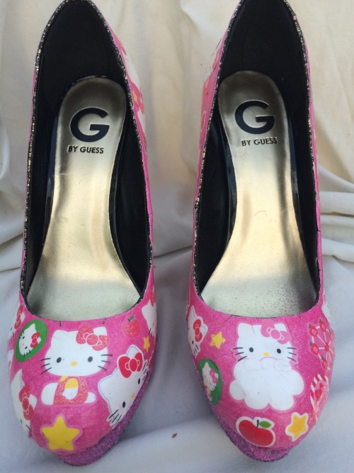 SIZE 9 ½ HELLO KITTY GLITTER HEELSON SALE NOWDespite what it says in our name, we don’t just 