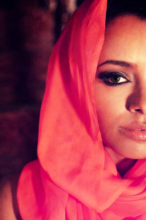 muslimwomenwearclothestoo:  muslimwomenwearclothestoo.tumblr.com/