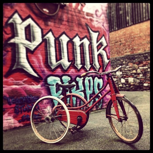 justefantome:  #punkbikes #fixedgear #cycling #bicycles #trike