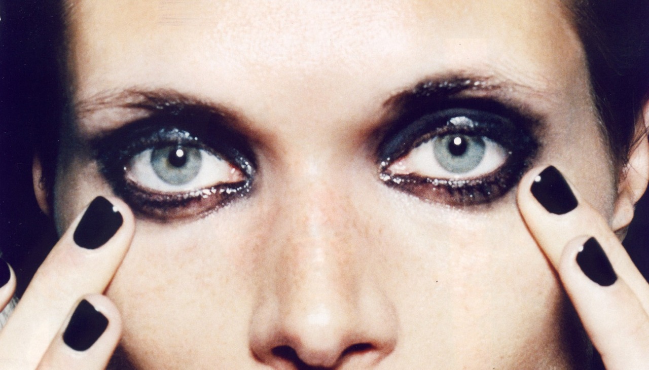lelaid:  Malgosia Bela in Série Noire for Vogue Paris August 2008 Shot by Katja