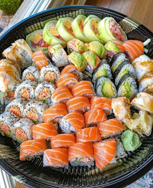  from Instagram: @thedetroitdiet Hit like if you just want to eat this sushi! 