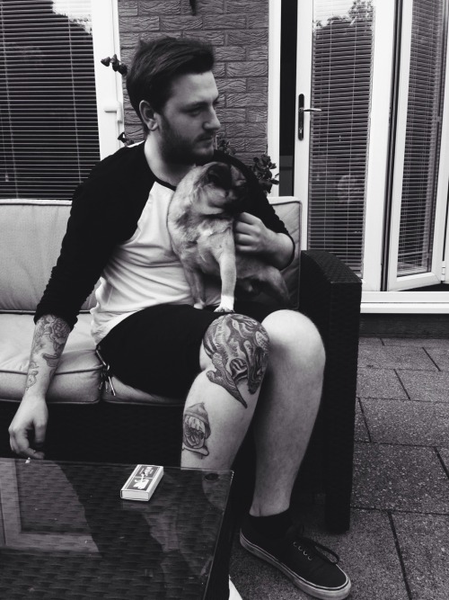 nicholasjamesgerrard:frazerross:nicholasjamesgerrard:Chills with Louie.Love your knee piece manCheer