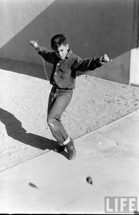 Spinning a top at Daggett Elementary School(J.R. Eyerman. 1955)