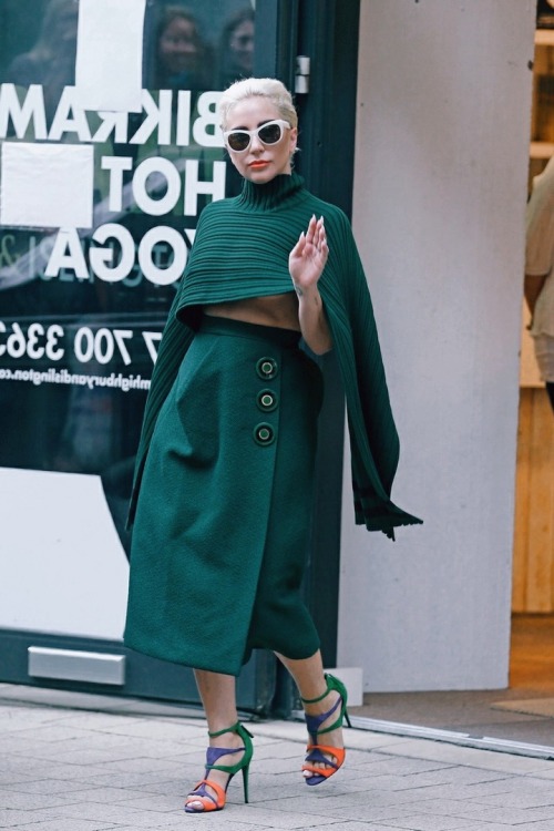  [PHOTO]— Lady Gaga leaving her hotel & arriving Yoga class in London, UK | June 8th, 2015. 