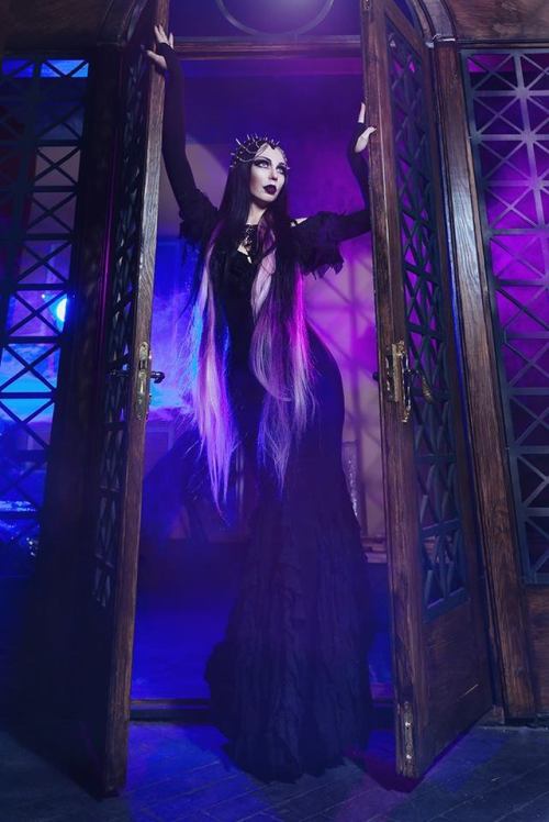 gothicandamazing: Model Katrin Lanfire Photo: adult photos