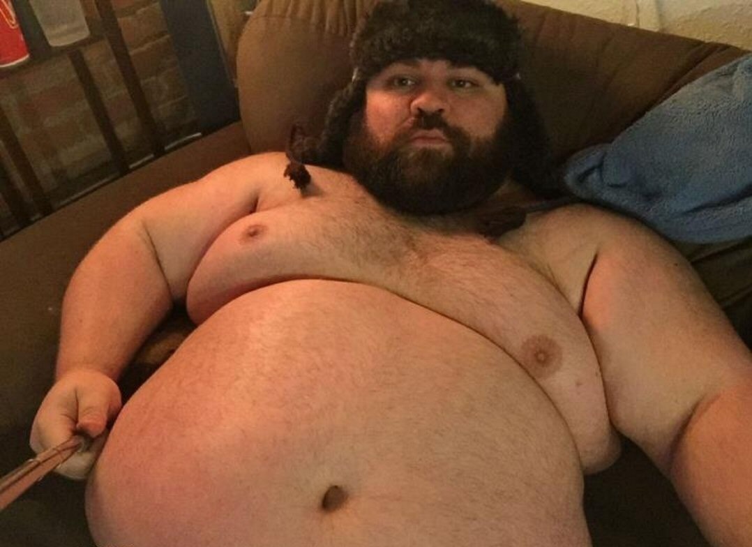 wanting2beowned:  ursus–obesus:      a very handsome young Big Owner!!