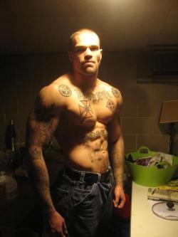 worshipalphamales:  Hot tatted muscle Alpha