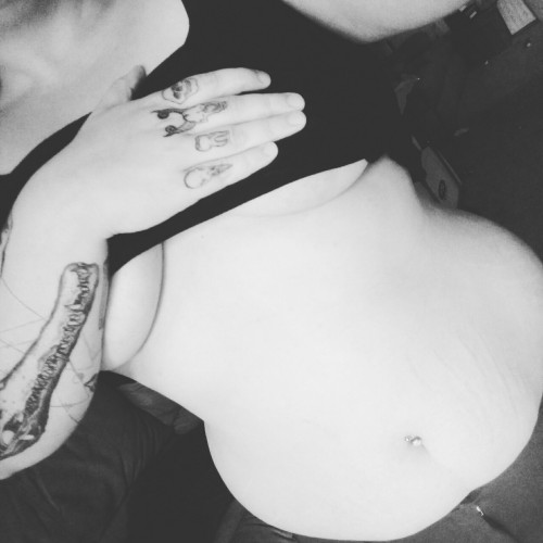 pinkisfortruegoths:  I am editing and making new photos