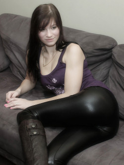 shinyleggingsfetish.tumblr.com post 117294012747