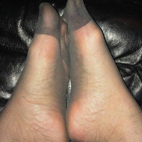 Good morning ticklish @littlefeet45 , #pantyhose , #pantyhosefetish , #pantyhosefeet , #tickling