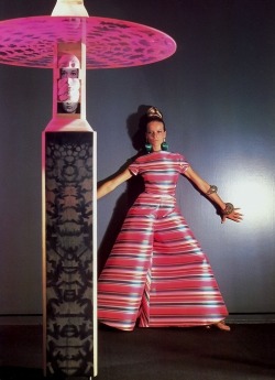 amalgameheteroclite:  Veruschka in made to order striped silk palazzo pajama jumpsuit by Scaasi, sculpture by Marisol, photo Horst P.Horst, 1966. 