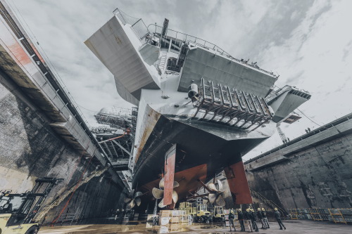 USS Nimitz / CVN-68 / in Dry Dock