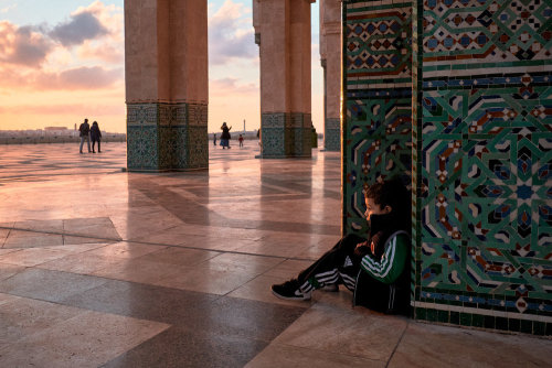 morobook:Morocco.casablanca.A child in square of hassan II mosque