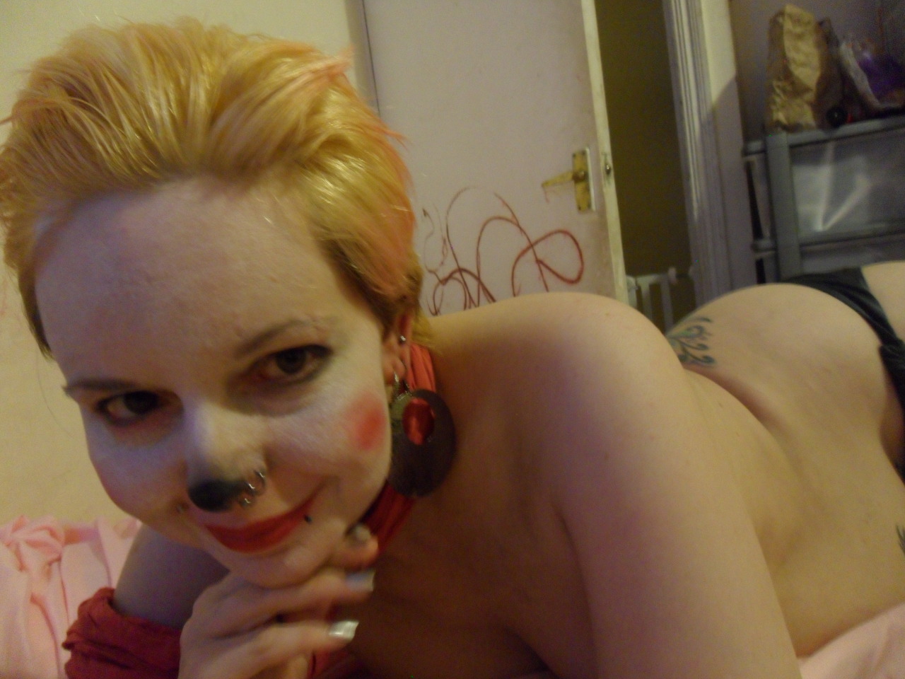 xxmisty:  xxmisty:  F I V E   N U D E S    A T    F R E D D Y ’ S I’d been