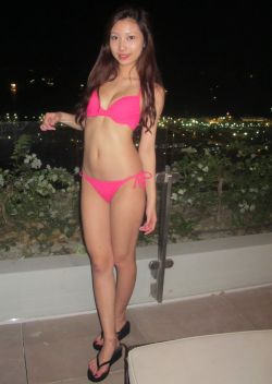 sgrubking:   tight bod in pink bikini. fapped