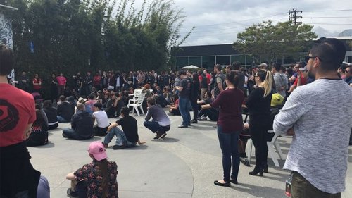 iamnotadamnedmonkey: nerdylilpeebee: zenzgtandg: This is over 150 employees at Riot Games doing a wa