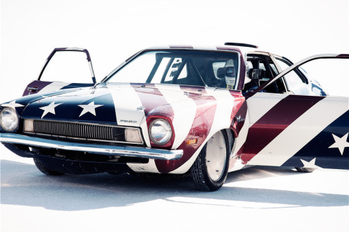 Voila Bonneville / photography by Julien Roubinet. More cars here.
