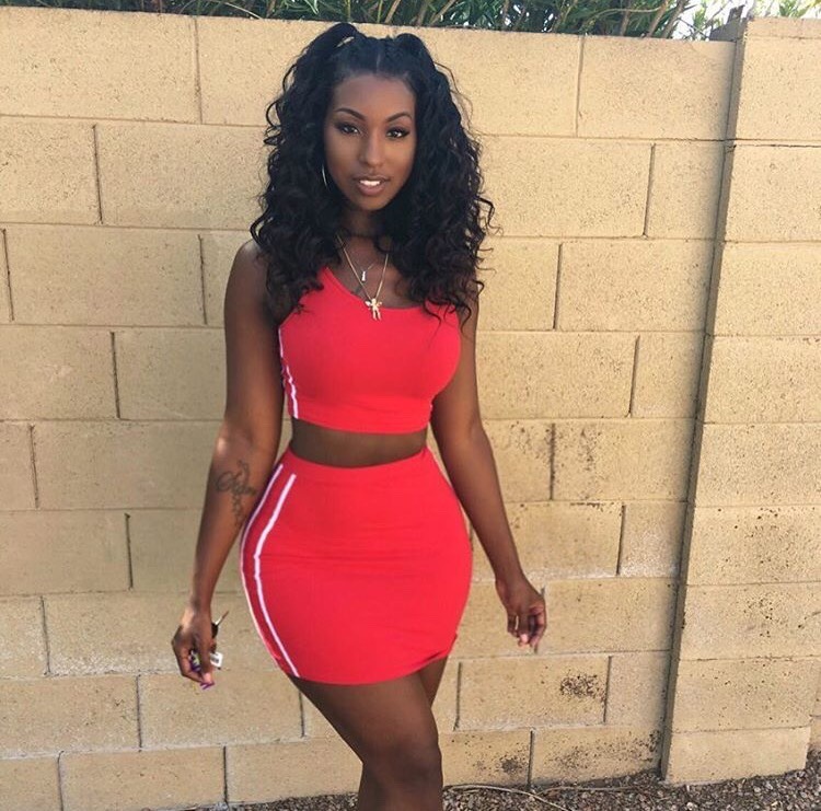 bombshellssonly:  @theofficialstarr