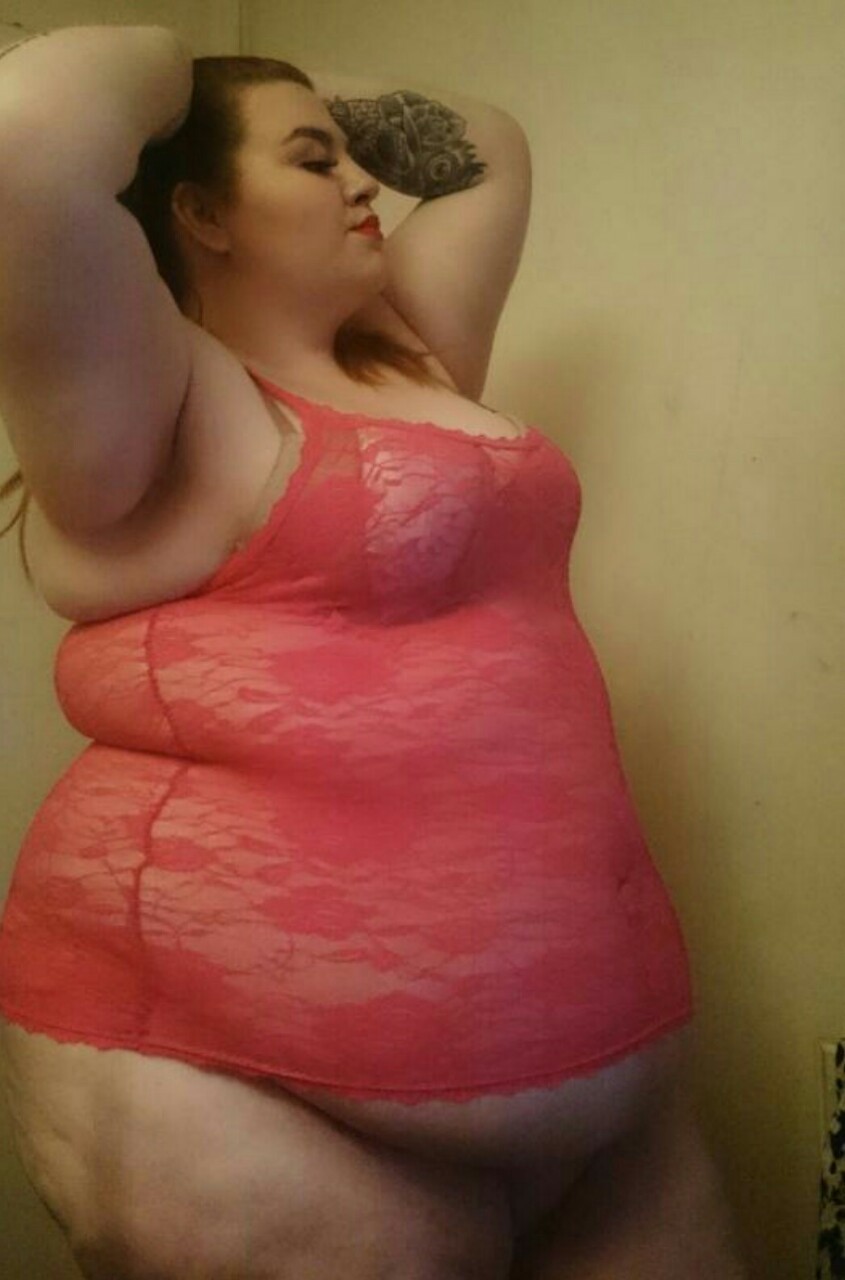 lovemlarge:  Tight in red lace! A bit too tiny as it is unable to cover her whole