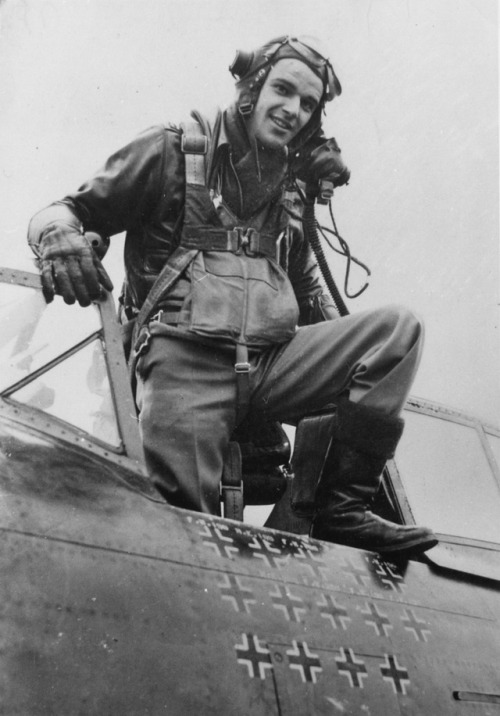hjmarseille:Bob Johnson’s assigned aircraft was used for this photographic pose by Capt Walker ‘Bud’