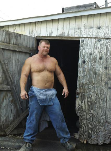 cigarpervdad:  thebigbearcave:  raw, red and rough   S