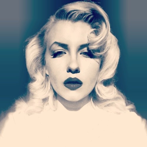 pinuppost:  Photog/HMUA/Model - Mikaila Von Merr 