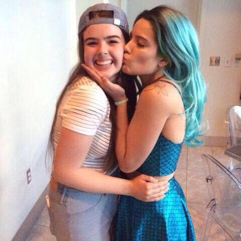 @iamhalseymusic halsey with fans. she treats us so amazingly.