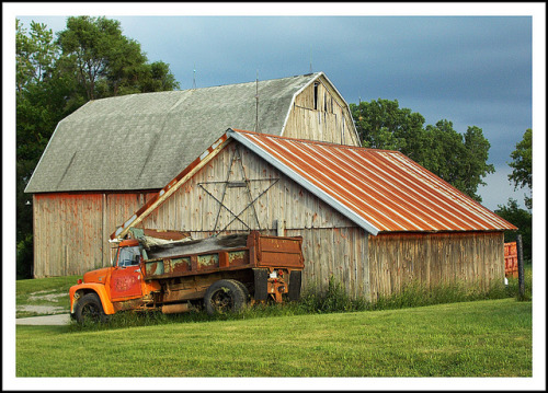 lillypotpie:Dump truck by the barn by sjb4photos on Flickr.