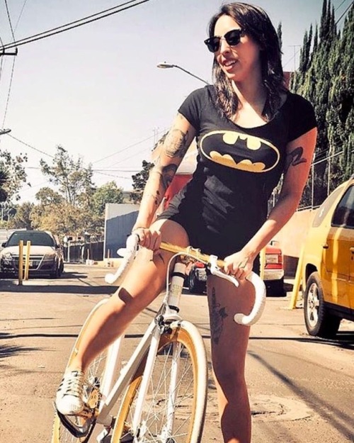 javi-ballestero: #citygirl #girlbike #girlsgonefixie #ridegirl #tattoo #ridelikegirl #fixiechick #fi