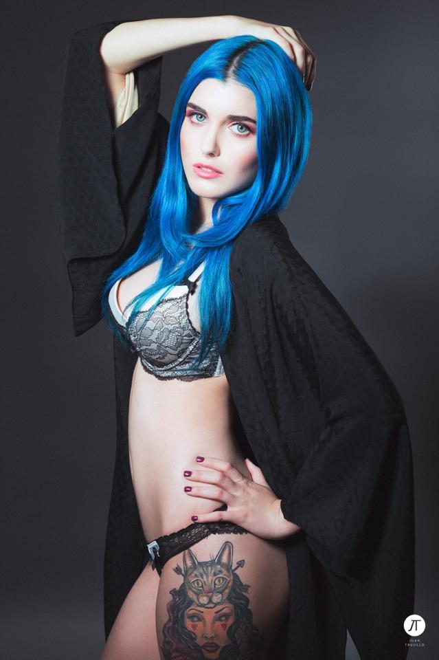 inked-girls-all-day:  Yuxi Suicide