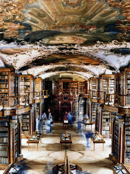  Candida Hofer - Libraries (published 2005) 