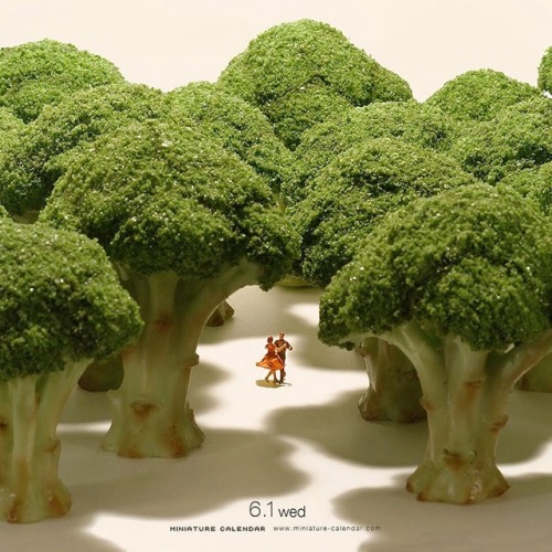 talesfromweirdland:Miniature dioramas by Japanese artist, Tatsuya Tanaka. He has been making one eve