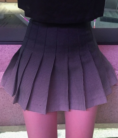 Love those cute skirts, the ones that can go with any outfit you pick. Well here’s one of them