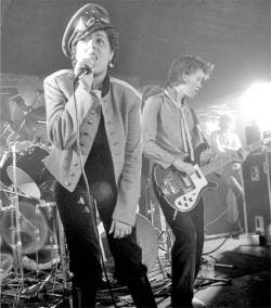 sweet-love-und-romance:  X-Ray Spex : Poly Styrene and Jak Airport on stage, circa 1978.Photo by Ray Stevenson. via 