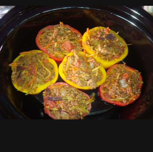 PALEO BACON AND BEEF STUFFED PEPPERS6 Bell Peppers6 slices bacon- crumbled1½ lbs ground beef1/3 cup 