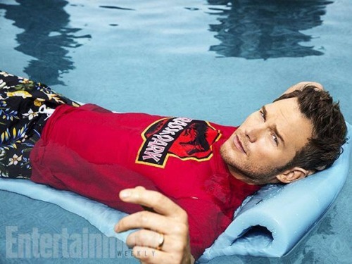 kochebicub:  o-lifeistooshorttobeserious-o:  Chris Pratt for Entertainment Weekly ❤️❤️  PLS