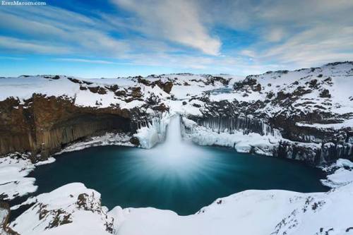 Aldeyjarfoss The river Skalfandafljot is fed by the Vatnajokull ice cap passes through barren lava f