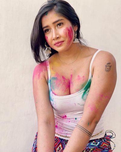 shivanidaz69:HOT HOLI SEXY GIRLS 