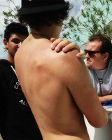 turntogrey-deactivated20140321:  Harry Styles shirtless back appreciation.  