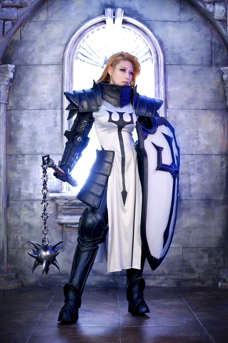 pxlbyte:  Diablo 3: Crusader Cosplay by SpcatsTasha 