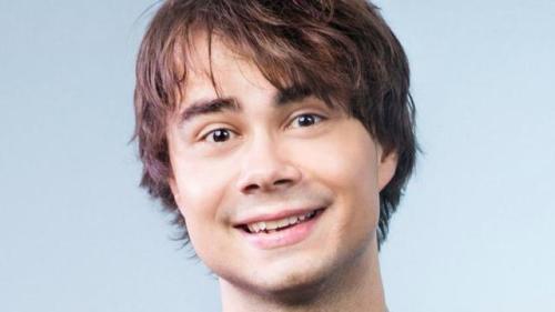 26/1-2018. Alexander Rybak in “Speed”- Interview
Published by dagsavisen.no 26.01.2018. Text: Espen H. Rusdal. Photo: Julia Nagelstad . Read Original Article Here
EXCERPT FROM THE INTERVIEW:“What makes you happy?
– Absence of unhappiness. And a happy...