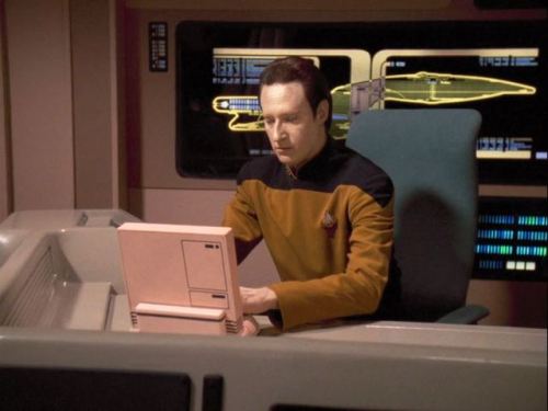 ace-aro-fandroid:Data beginning to malfunction in one of TNG’s most-loved off-the-wall-goofy episode