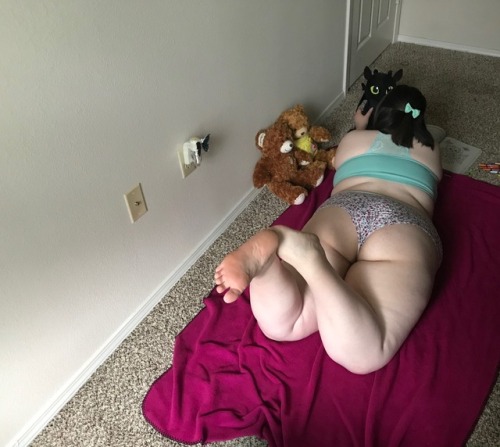 littleandblue: Playful bby