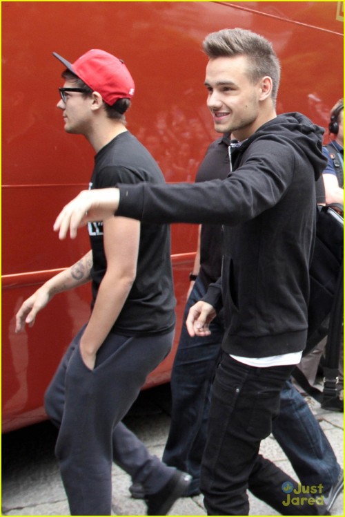 too-old-for-this-ship:Louis, Liam and Niall outside their hotel in Milan on May 19th part 2 (x)