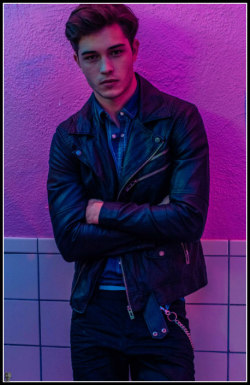 glamboyl:Francisco Lachowski in a Black Leather Jacket requested by Evan. Enjoy! 