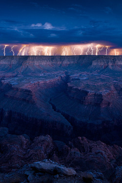 vurtual:  Grand Monsoon (by Dan Ransom)Crazy monsoon action resulted in a wild electrical storm at the Grand Canyon. 