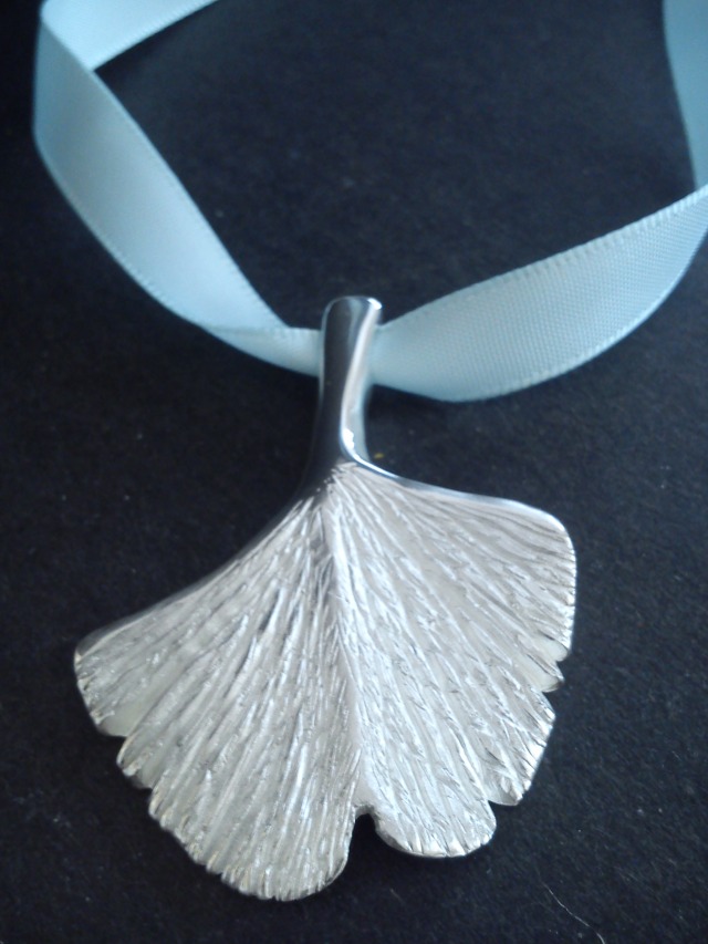 anhaenger ginkgo blatt in sterling silber