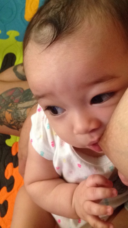 hiitspink: When you hungry but want to watch tv…